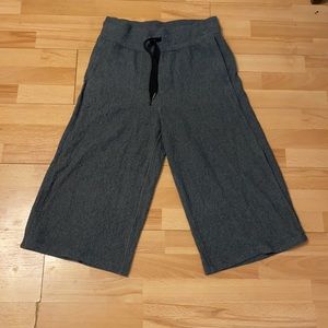 Lululemon wide leg, Capri length, size 8.  Super cute with tall boots!